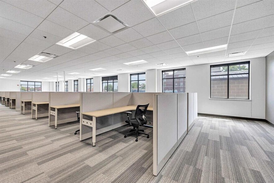 More Photos Of 325 Reid St, De Pere Office For Sale