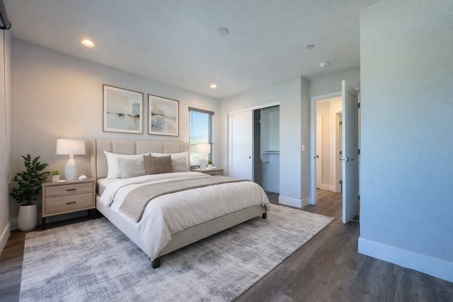 More Photos Of 1420 Pacific Beach Dr, San Diego Apartments For Sale