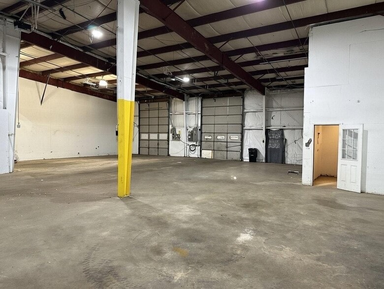 More Photos Of 262 Titus Ave, Warrington Warehouse For Lease
