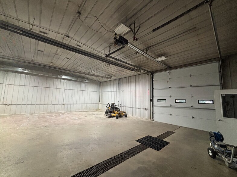 More Photos Of 1005 N 9th Ave, Brandon Warehouse For Lease