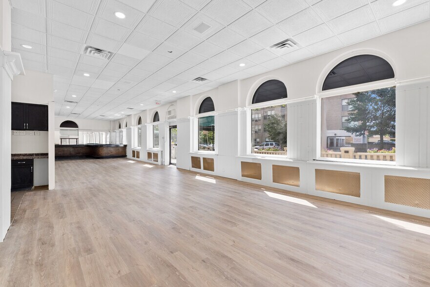 More Photos Of 1028 E Juneau Ave, Milwaukee Hotel For Lease
