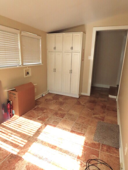 More Photos Of 1923 S Beckham Ave, Tyler Office Residential For Lease