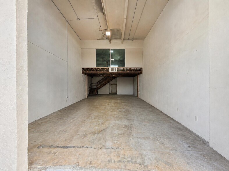 More Photos Of 1209 Gateway Rdg, Lake Park Warehouse For Sale