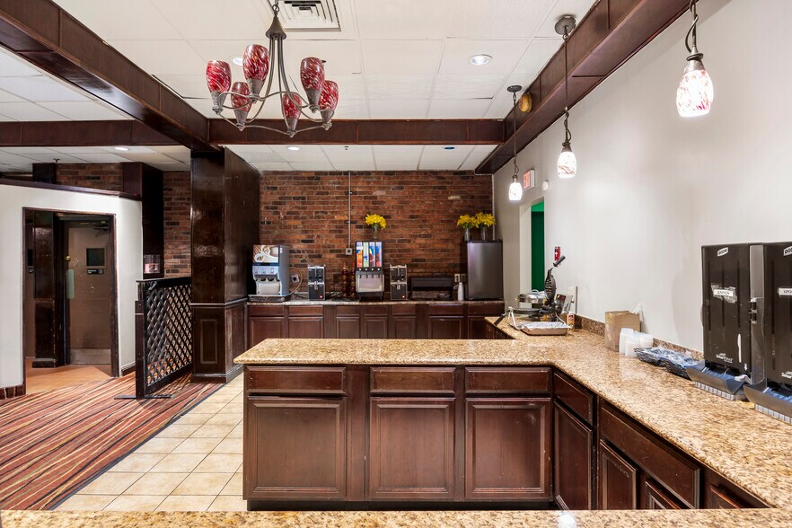 More Photos Of 3 Watervliet Avenue Ext, Albany Hotel For Sale