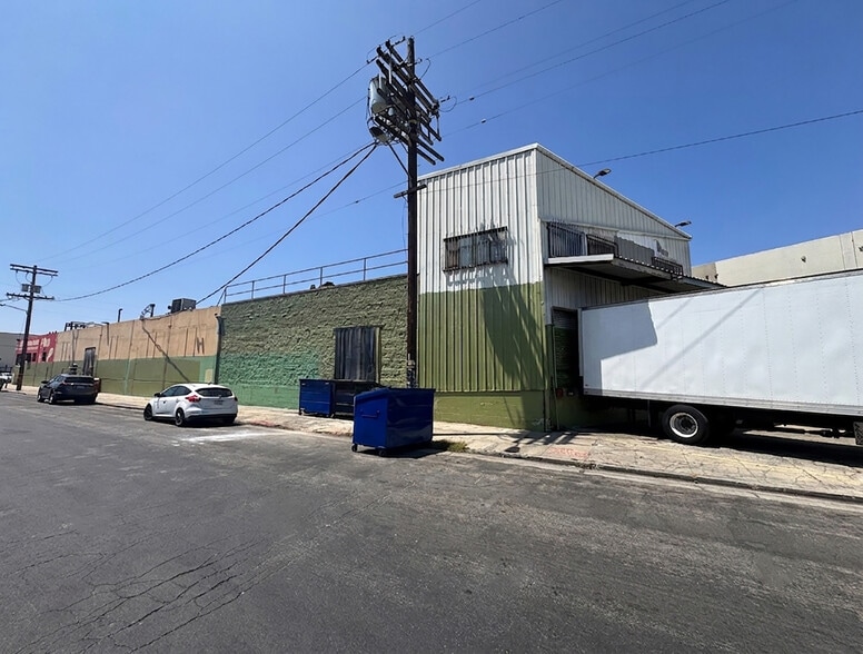 More Photos Of 1000 Lawrence St, Los Angeles Warehouse For Sale