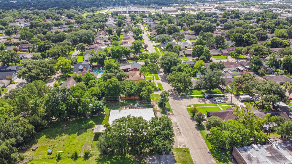 More Photos Of 1407 Blackburn Dr, Pasadena Office For Sale