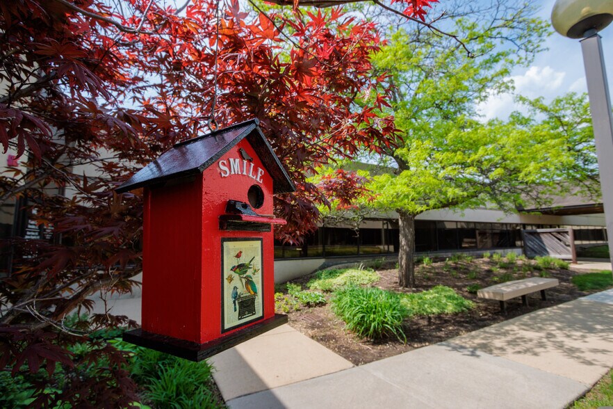 More Photos Of 2500 W Higgins Rd, Hoffman Estates Unknown For Lease