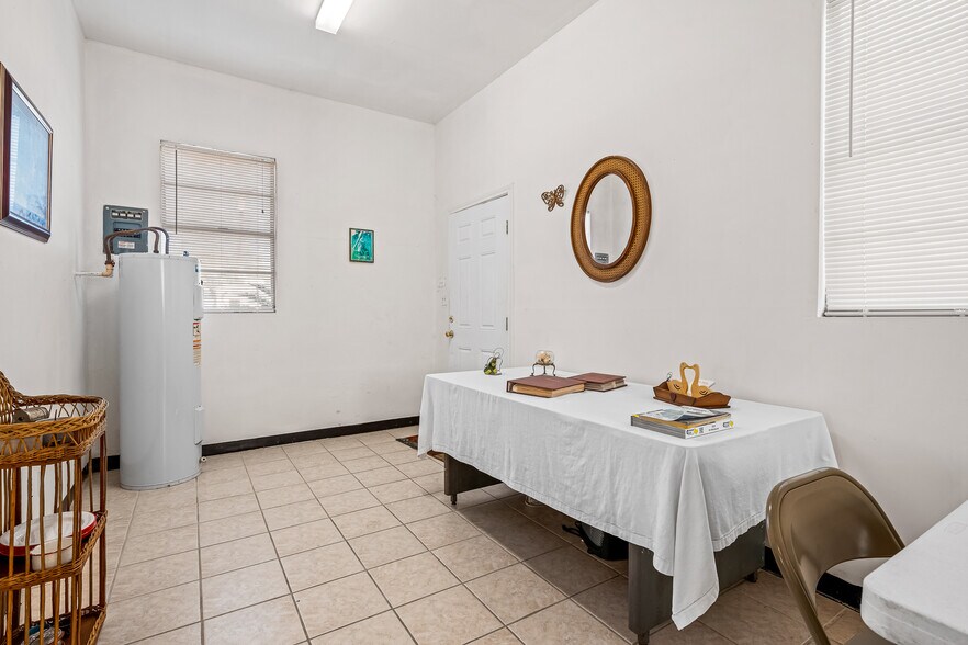 More Photos Of 3966 FM 1781, Rockport Specialty For Sale