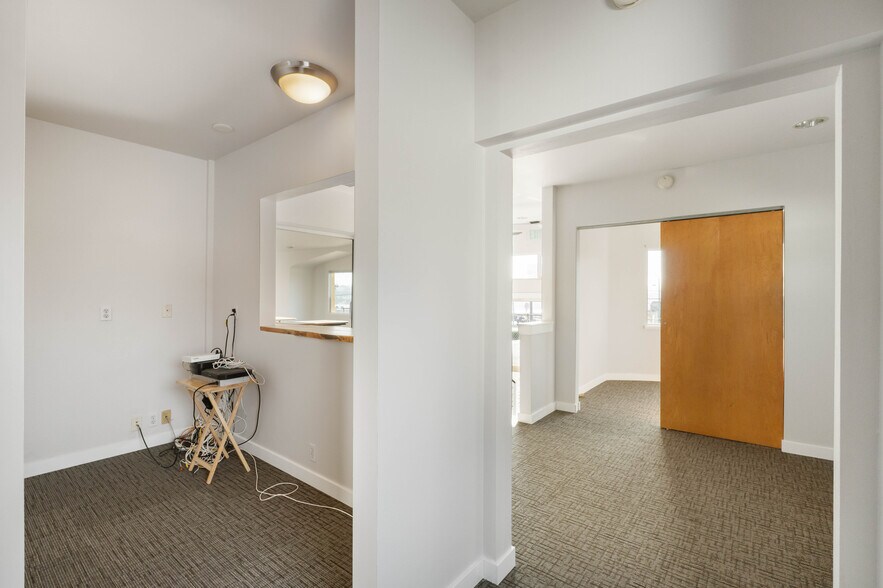 More Photos Of 3108 S Union Ave, Tacoma Office For Sale