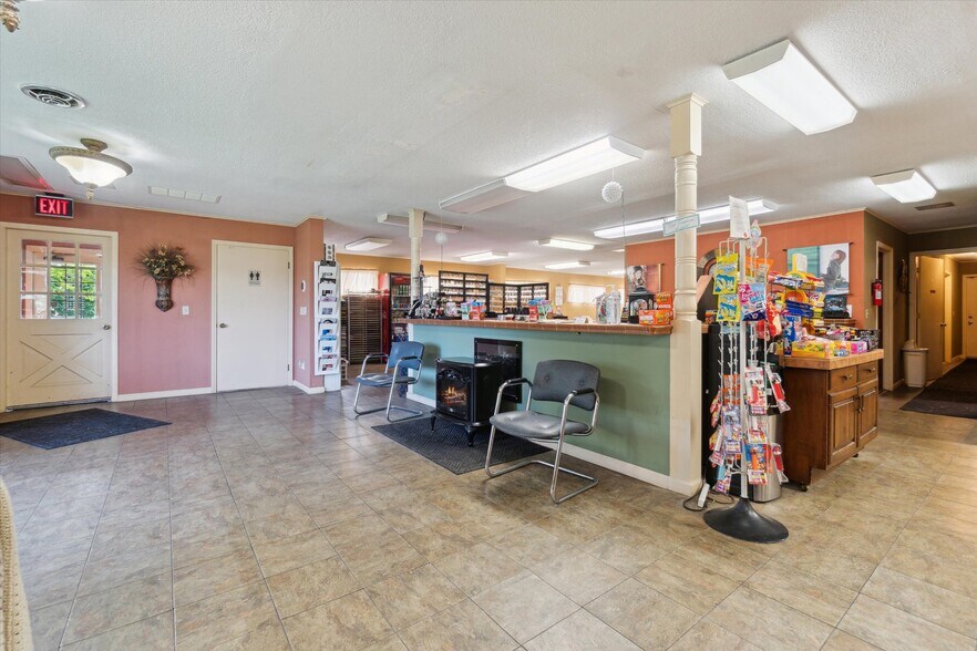 More Photos Of 4344 Richfield Rd, Flint Office For Sale