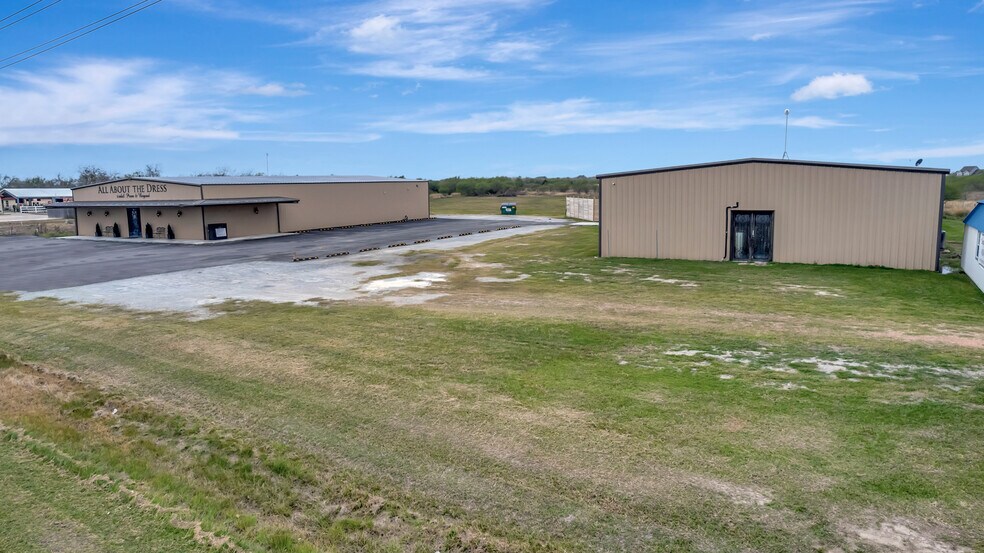 More Photos Of 13955 US Highway 77 N, Victoria General Retail For Sale