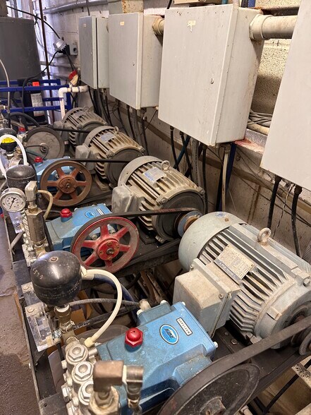 More Photos Of 1222 N Bryant St, Pleasanton Carwash For Sale