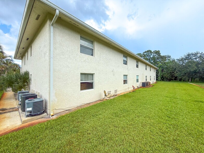 More Photos Of 604 SW 35th St, Palm City Apartments For Sale