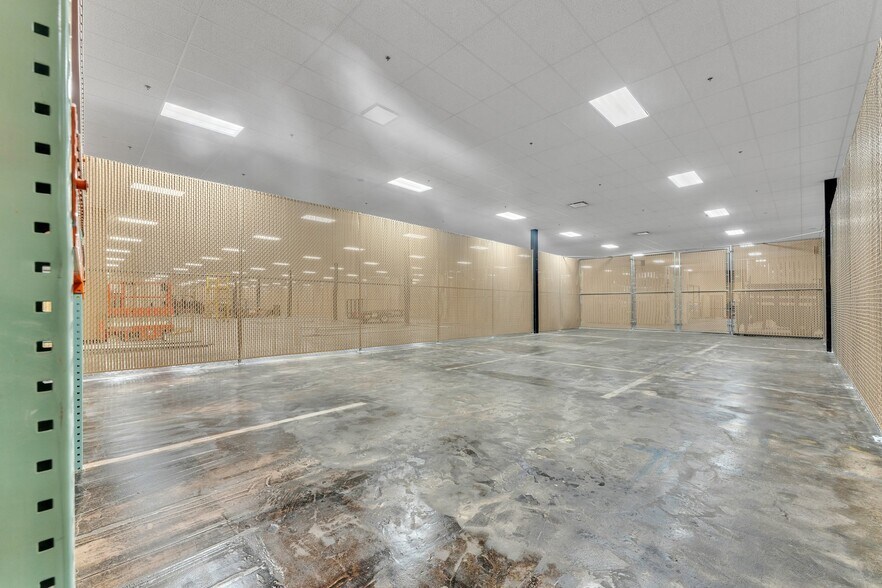 More Photos Of 2150 Garden of the Gods Rd, Colorado Springs Showroom For Lease