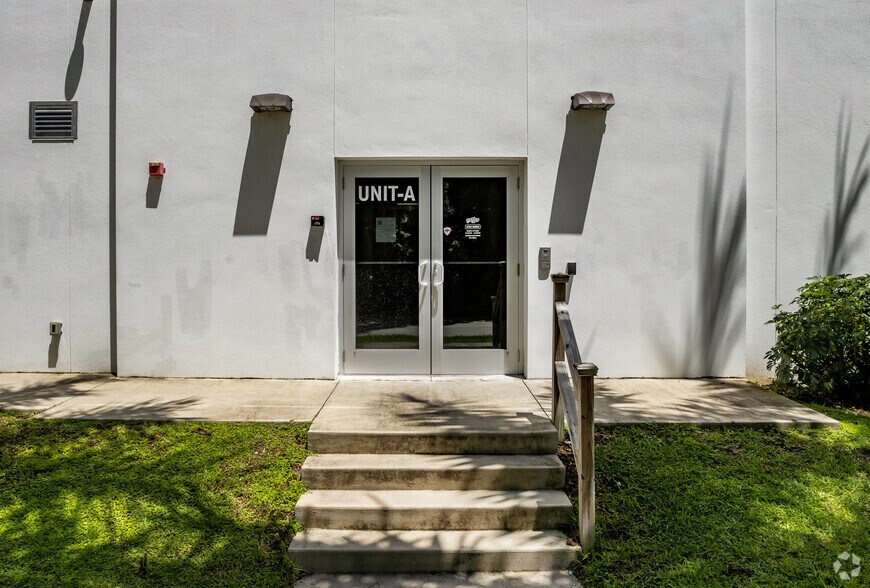 More Photos Of 1060 Goodrich Ave, Sarasota Warehouse For Sale