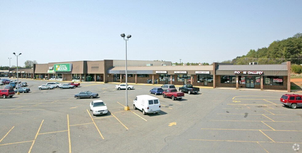 More Photos Of 614 L-614 T S Main St, King Unknown For Lease