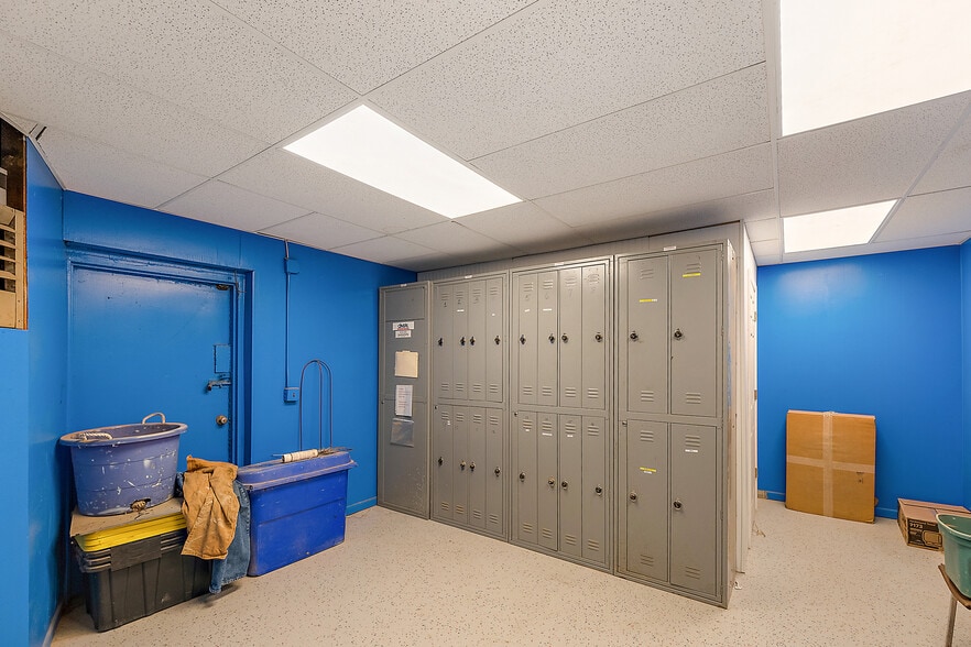 More Photos Of 451 E Wilson Ave, Pontiac Warehouse For Sale