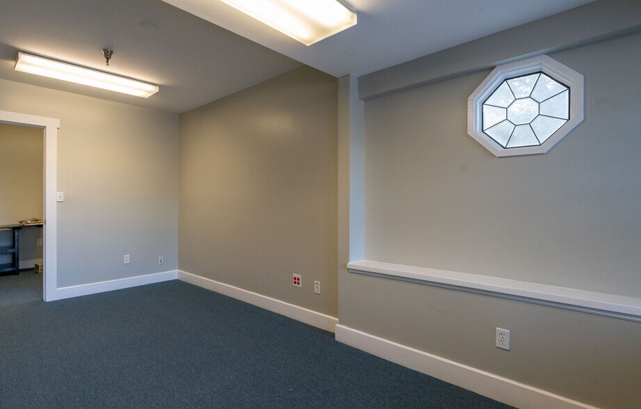 More Photos Of 216 Mirror Lake Dr N, Saint Petersburg Office For Lease