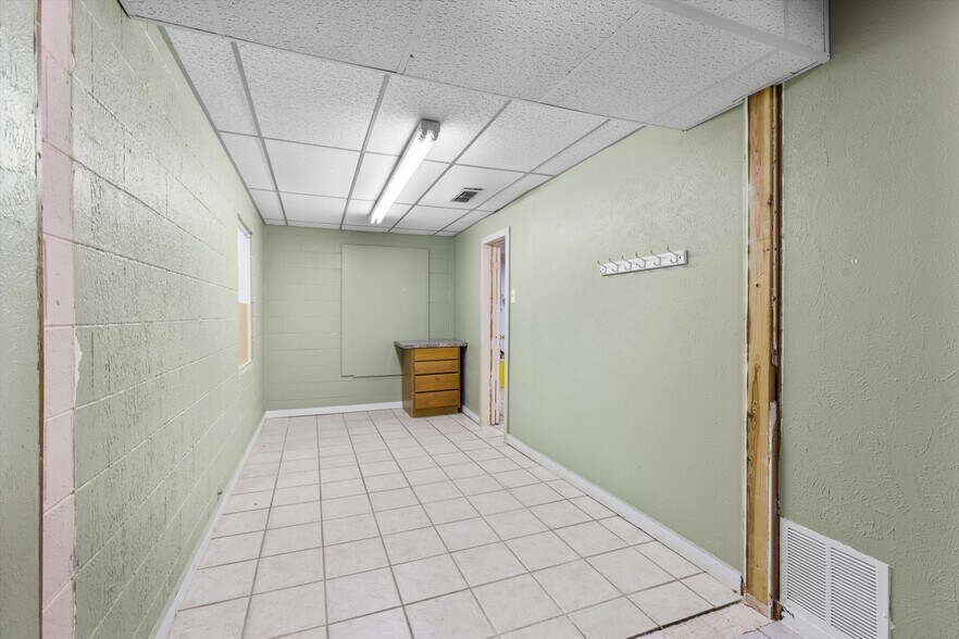 More Photos Of 201 Ragland St, Palestine Religious Facility For Sale