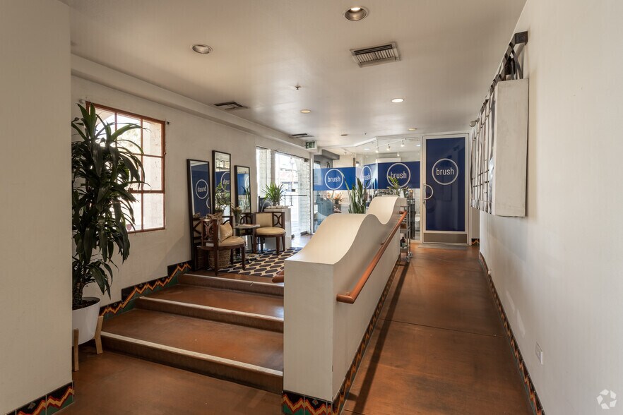 More Photos Of 1090 N Palm Canyon Dr, Palm Springs Loft Creative Space For Lease