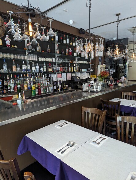 Primary Photo Of 662 9th Ave, New York Apartments For Lease