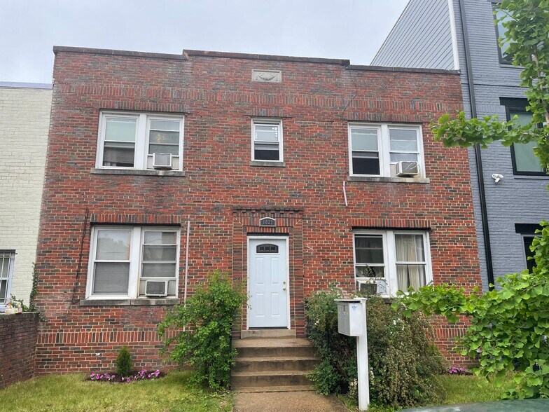 More Photos Of 1027 16th St NE, Washington Multifamily For Sale