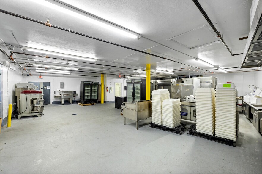 More Photos Of 18770 NE 6th Ave, Miami Refrigeration Cold Storage For Lease