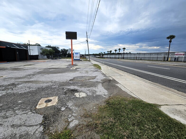 More Photos Of 15217 US 301, Dade City Office For Sale