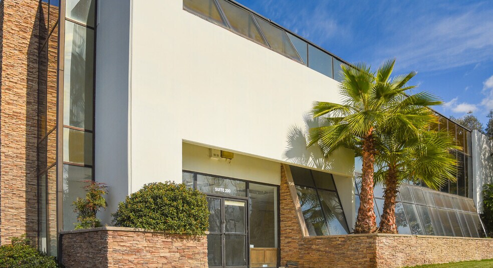 More Photos Of 3 Oldfield, Irvine Warehouse For Lease