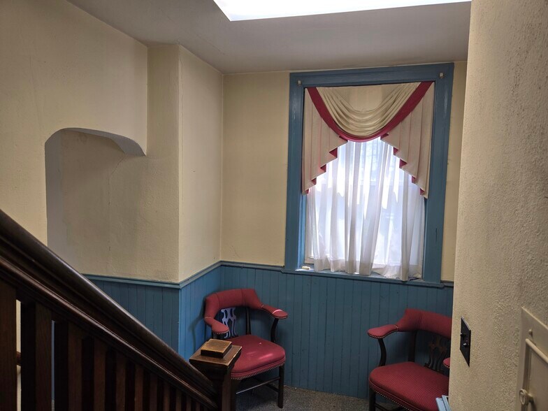 More Photos Of 362-372 E Main St, Collegeville Storefront For Lease