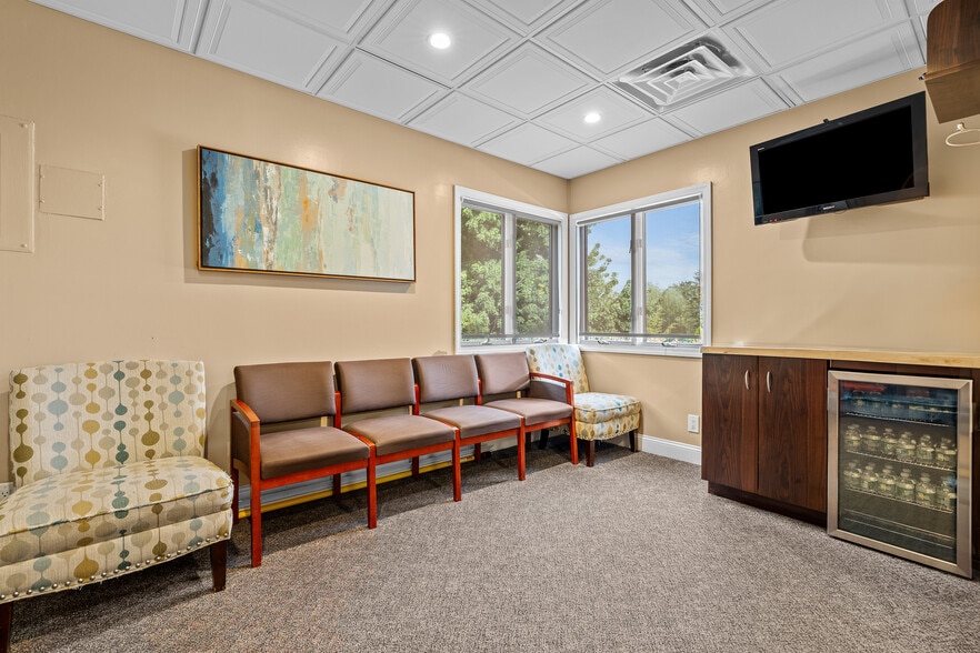 More Photos Of 4546 Hylan Blvd, Staten Island Medical For Sale