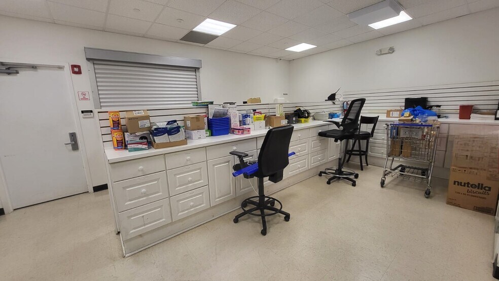 More Photos Of 838 E Grand St, Elizabeth Supermarket For Lease
