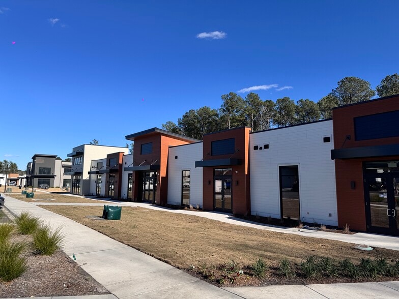More Photos Of 110 N Gosling Way, Summerville Storefront Retail Office For Lease