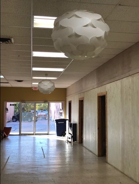 More Photos Of 1215 Sam Houston Ave, Huntsville Storefront Retail Office For Lease