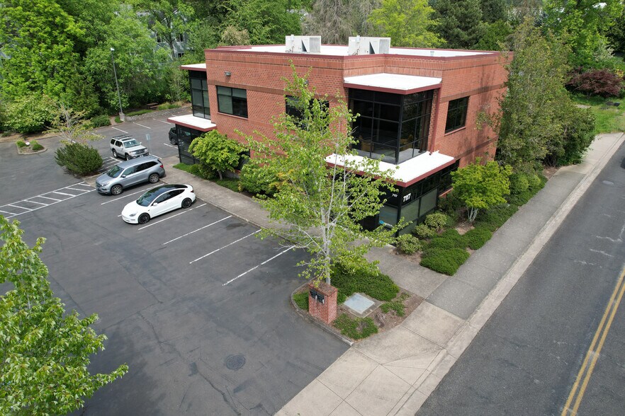 Primary Photo Of 7117 SW Beveland Rd, Tigard Office For Lease