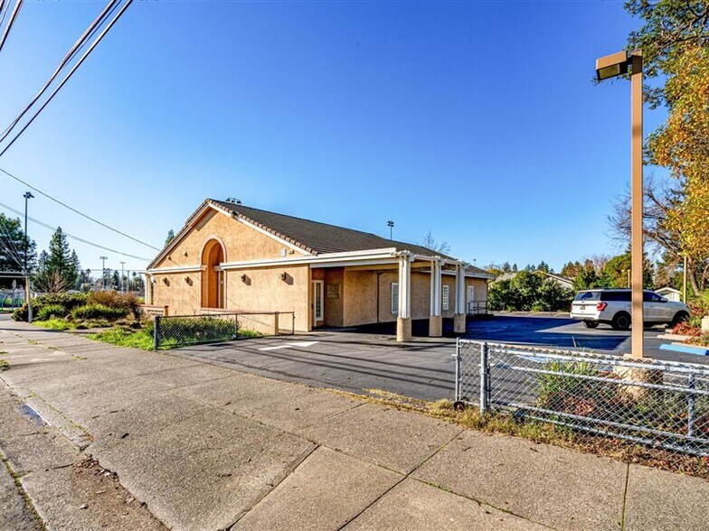 More Photos Of 1105 University St, Healdsburg Religious Facility For Sale