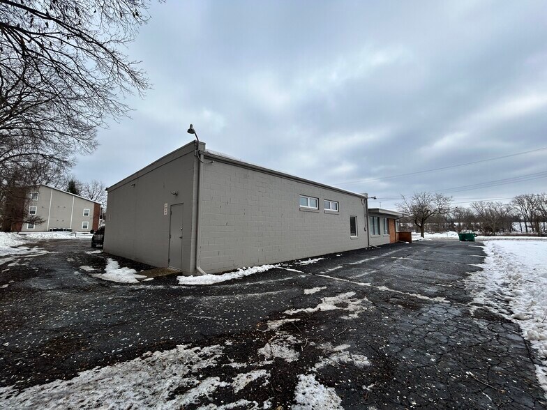 More Photos Of 150 Riverside Dr, Battle Creek Office For Sale