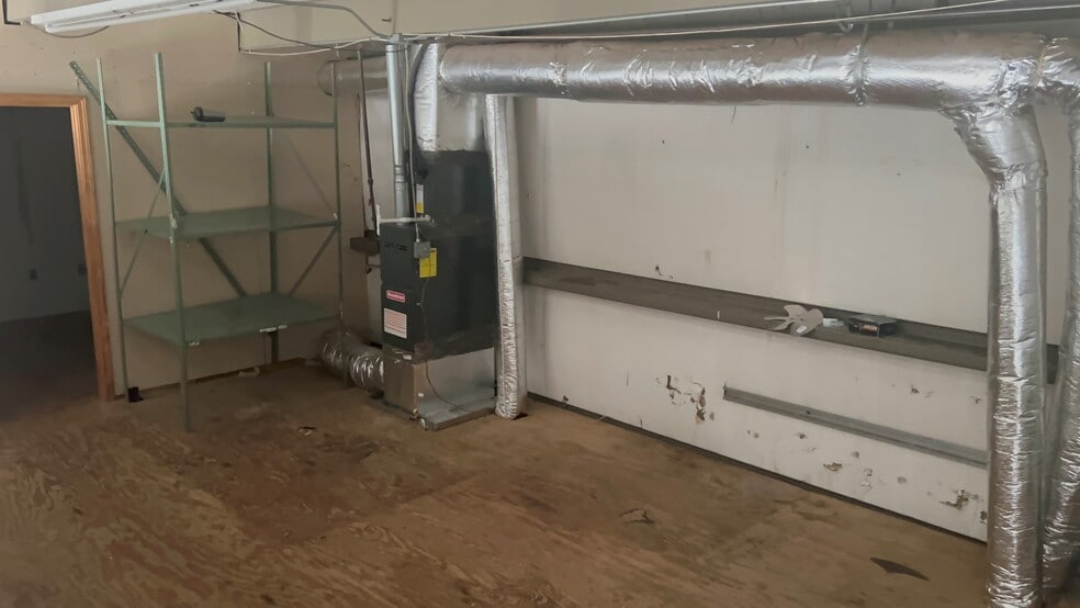 More Photos Of 450 S Cemetery St, Norcross Warehouse For Lease