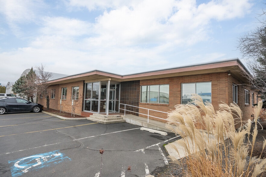 More Photos Of 802 N Fancher Rd, Spokane Valley Office For Sale