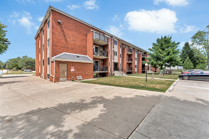More Photos Of 109 Division St N, Kingsville Apartments For Sale