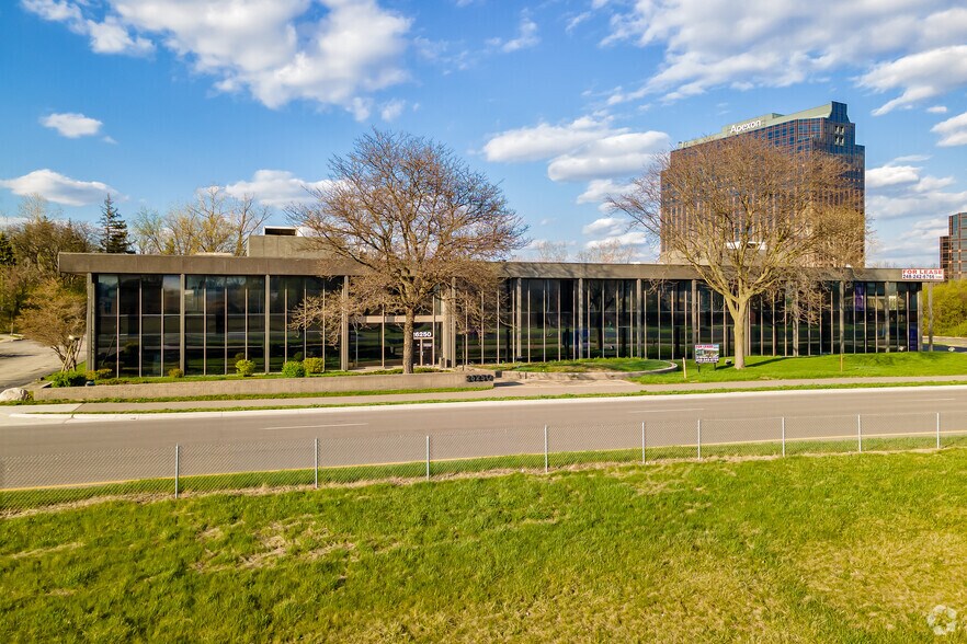 More Photos Of 26250 Northwestern Hwy, Southfield Office For Sale
