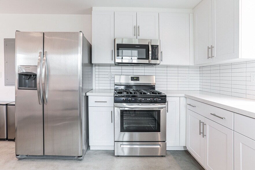 More Photos Of 2301 S Cloverdale Ave, Los Angeles Apartments For Sale