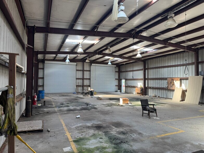 More Photos Of 2589 US-77, Hallettsville Warehouse For Sale