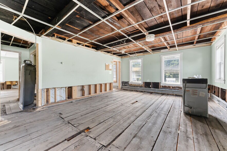 More Photos Of 18 Central St, Brookfield Office Residential For Sale