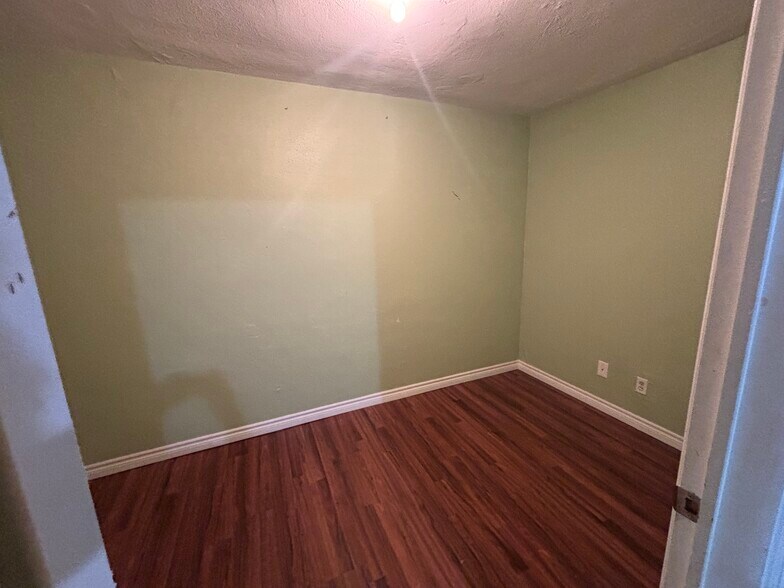 More Photos Of 5536-5542 Santa Monica Blvd, Los Angeles General Retail For Sale