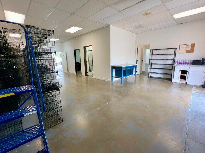 More Photos Of 14221-14239 Inwood Rd, Dallas Storefront For Lease