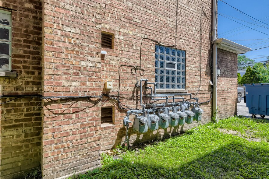More Photos Of 9225 S Pulaski Rd, Evergreen Park Apartments For Sale