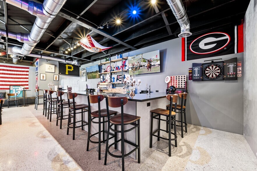 More Photos Of 527 N Dixie Hwy, Lake Worth Bar For Sale