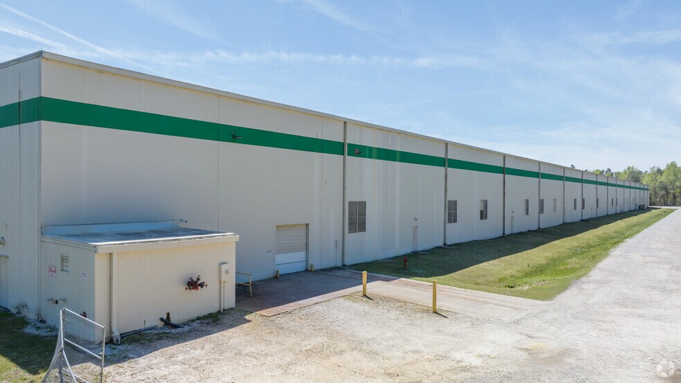 More Photos Of 4800 Corporation Dr, Fayetteville Distribution For Lease