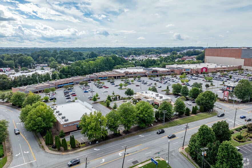 More Photos Of 2600-2701 Lawndale Dr, Greensboro General Retail For Lease